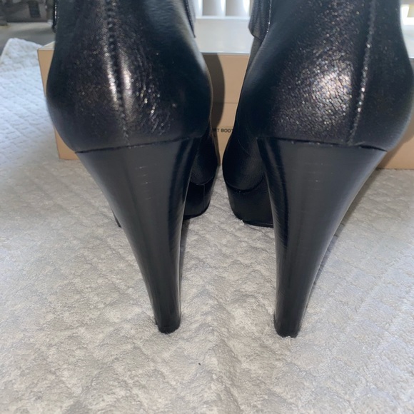 Michael Kors Black leather bootie sandals, size 91/2 - Picture 5 of 8